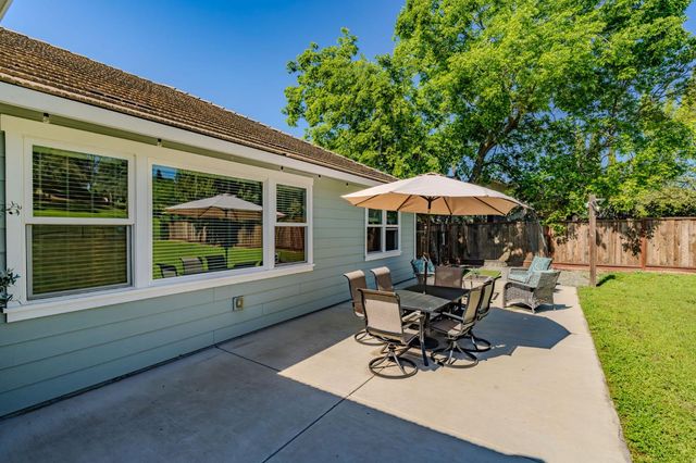 423 La Contenta Way, Valley Springs, CA 95252