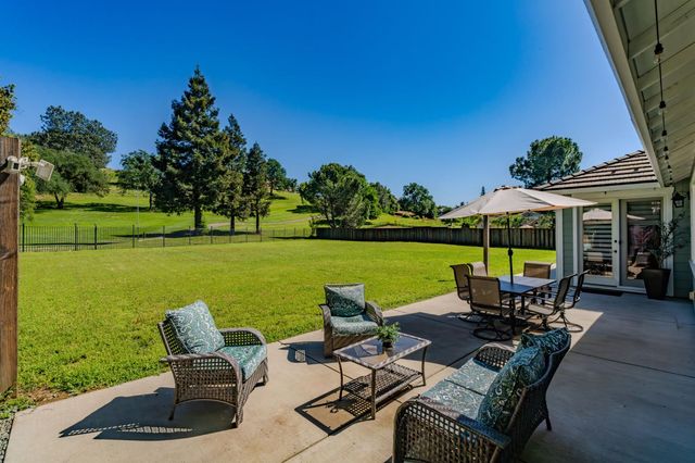423 La Contenta Way, Valley Springs, CA 95252