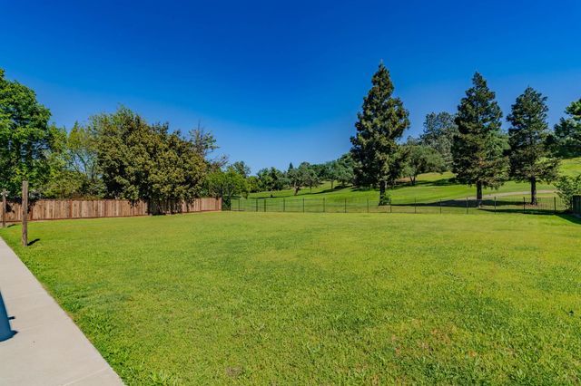 423 La Contenta Way, Valley Springs, CA 95252