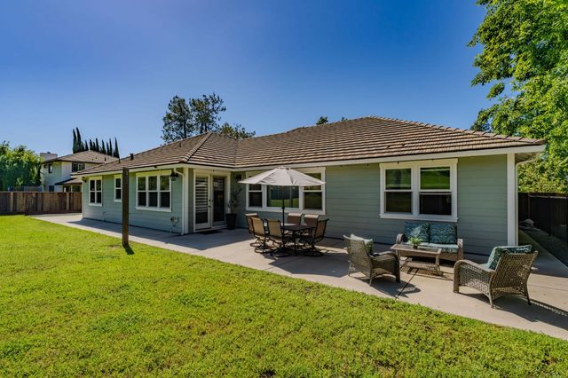 423 La Contenta Way, Valley Springs, CA 95252