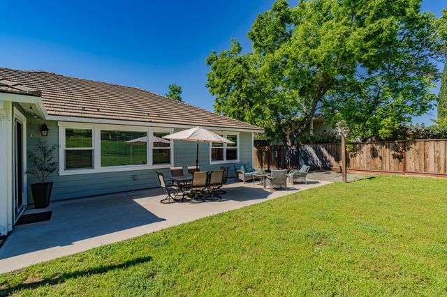 423 La Contenta Way, Valley Springs, CA 95252