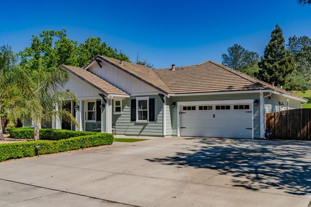 423 La Contenta Way, Valley Springs, CA 95252