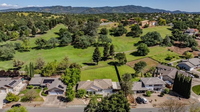 423 La Contenta Way, Valley Springs, CA 95252