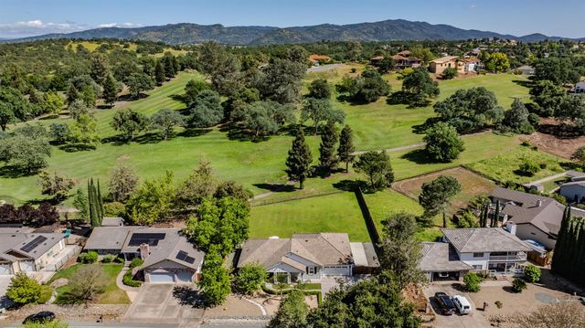 423 La Contenta Way, Valley Springs, CA 95252