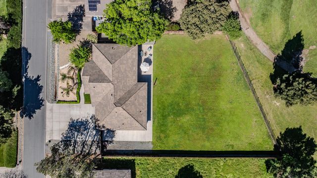 423 La Contenta Way, Valley Springs, CA 95252