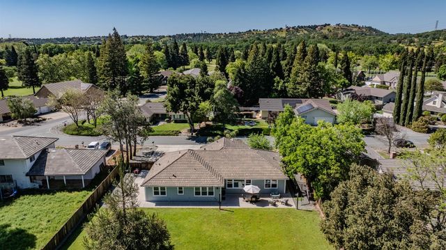 423 La Contenta Way, Valley Springs, CA 95252