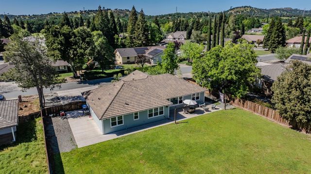 423 La Contenta Way, Valley Springs, CA 95252