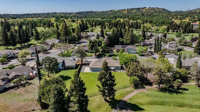 423 La Contenta Way, Valley Springs, CA 95252