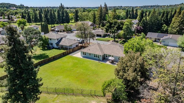 423 La Contenta Way, Valley Springs, CA 95252