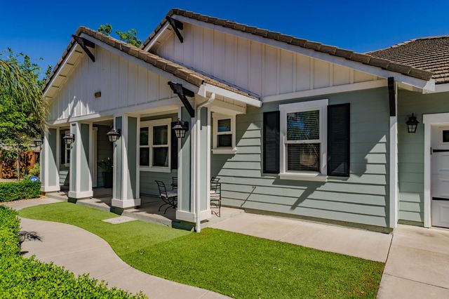 423 La Contenta Way, Valley Springs, CA 95252