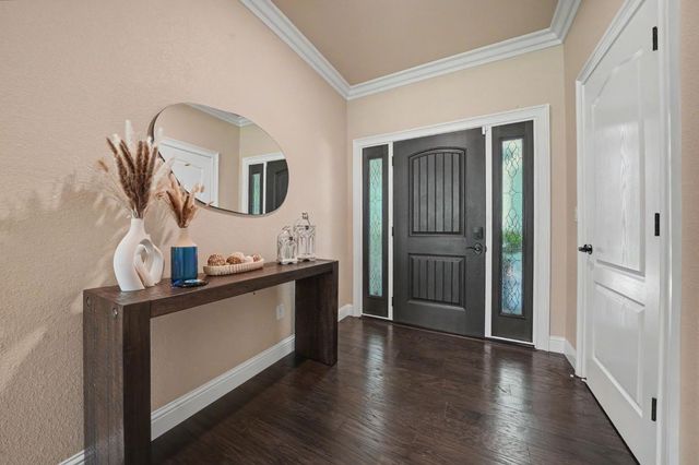 423 La Contenta Way, Valley Springs, CA 95252