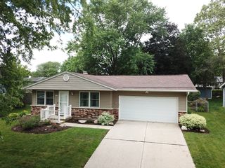 69 Devonshire Circle, Elgin, IL 60123