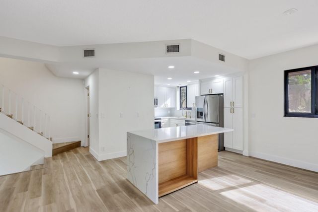 1401 NE 9 Street 23, Fort Lauderdale, FL 33304