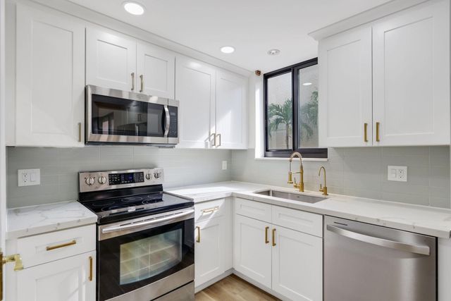 1401 NE 9 Street 23, Fort Lauderdale, FL 33304