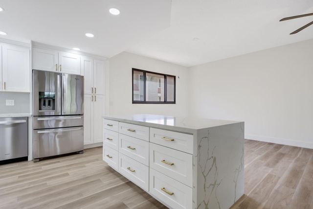 1401 NE 9 Street 23, Fort Lauderdale, FL 33304