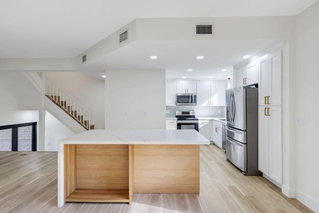 1401 NE 9 Street 23, Fort Lauderdale, FL 33304