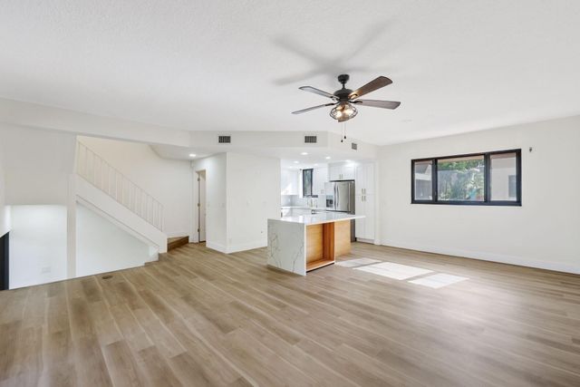 1401 NE 9 Street 23, Fort Lauderdale, FL 33304