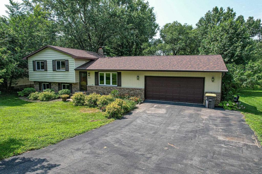 W8341 North Shore Drive, Onalaska, WI 54650