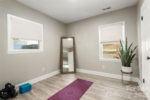 1933 Bentley Place, Charlotte, NC 28205