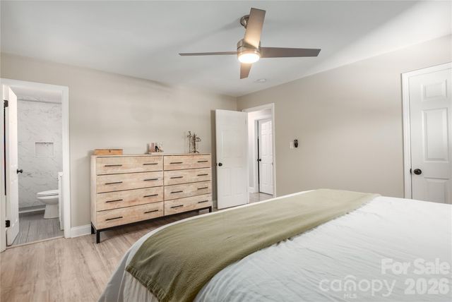 1933 Bentley Place, Charlotte, NC 28205