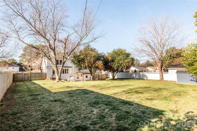 1933 Bentley Place, Charlotte, NC 28205