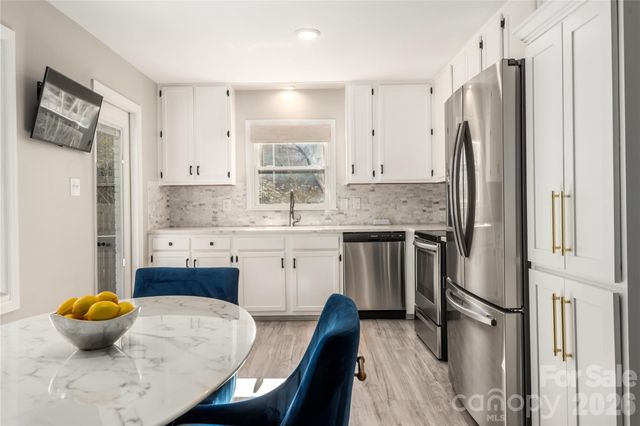 1933 Bentley Place, Charlotte, NC 28205