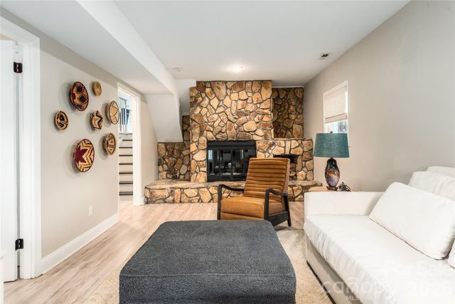 1933 Bentley Place, Charlotte, NC 28205