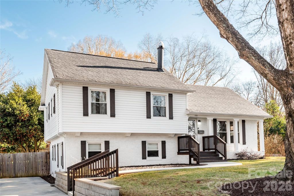 1933 Bentley Place, Charlotte, NC 28205