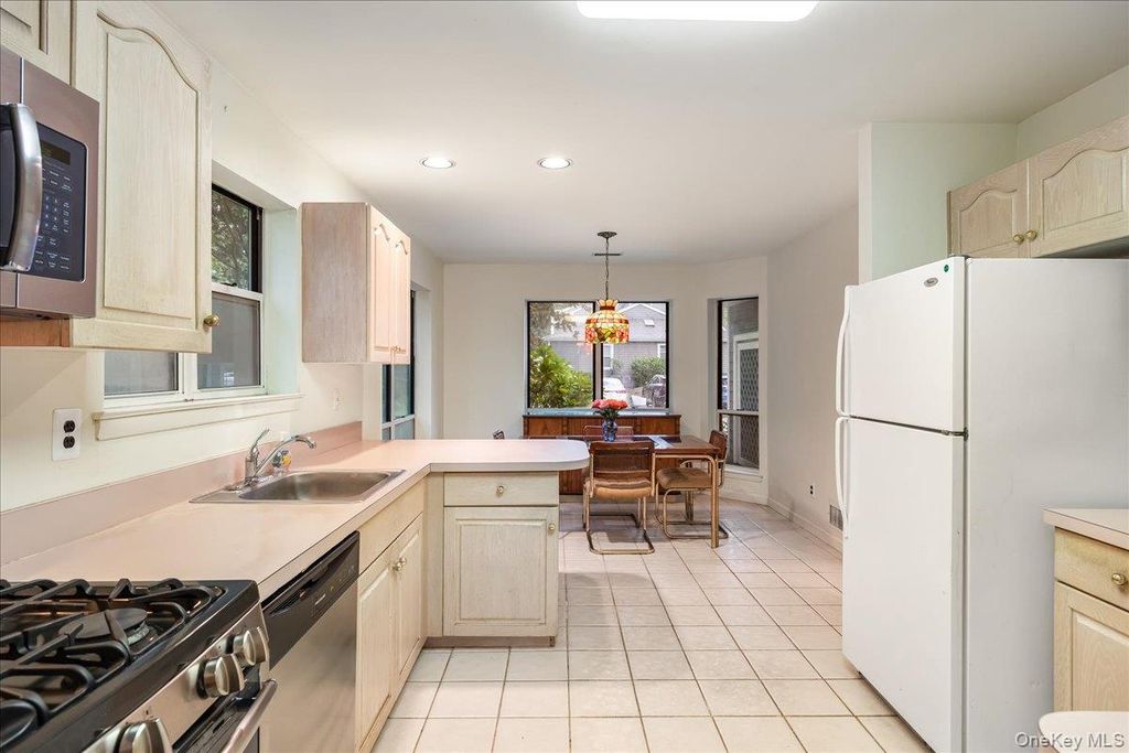 38 Larkspur Lane, Commack, NY 11725 — photo 3