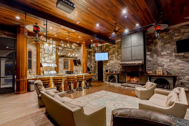 19566 Perkins Road East, Baton Rouge, LA 70810