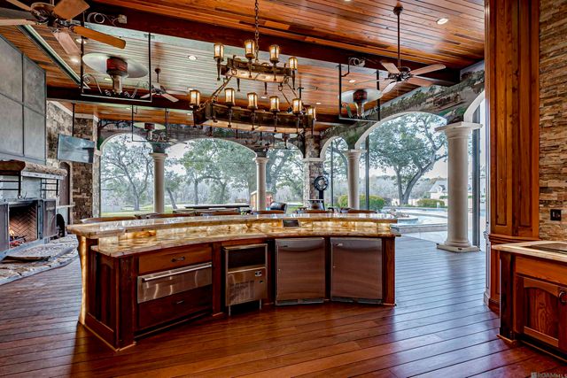 19566 Perkins Road East, Baton Rouge, LA 70810