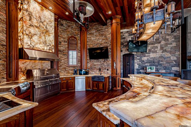 19566 Perkins Road East, Baton Rouge, LA 70810