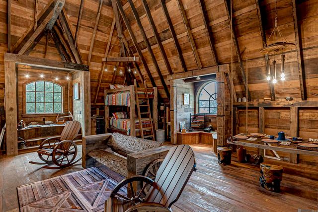 19566 Perkins Road East, Baton Rouge, LA 70810