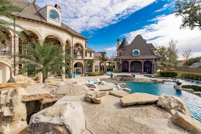 19566 Perkins Road East, Baton Rouge, LA 70810