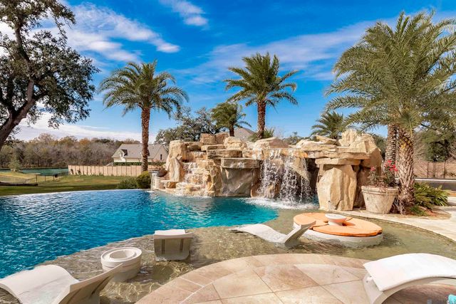 19566 Perkins Road East, Baton Rouge, LA 70810