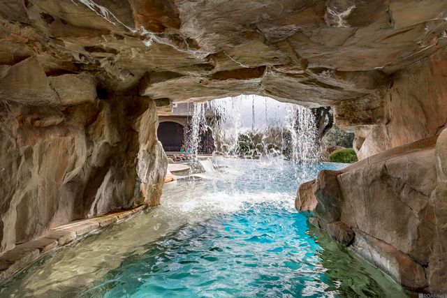 19566 Perkins Road East, Baton Rouge, LA 70810