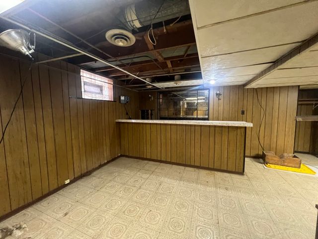 8901 S East End Avenue, Chicago, IL 60617