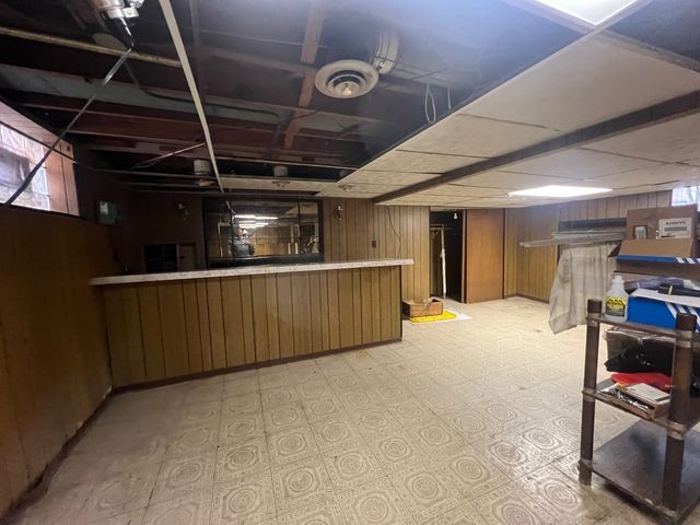 8901 S East End Avenue, Chicago, IL 60617