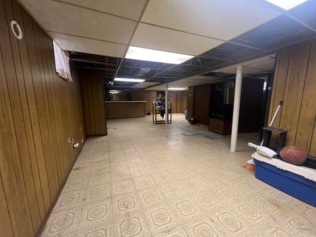 8901 S East End Avenue, Chicago, IL 60617