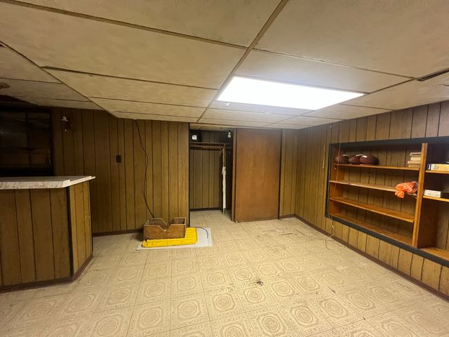 8901 S East End Avenue, Chicago, IL 60617