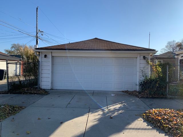 8901 S East End Avenue, Chicago, IL 60617