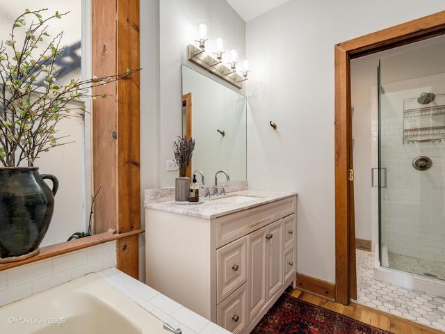 1702 W Erie Street 2, Chicago, IL 60622