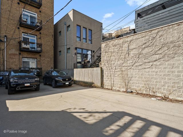 1702 W Erie Street 2, Chicago, IL 60622