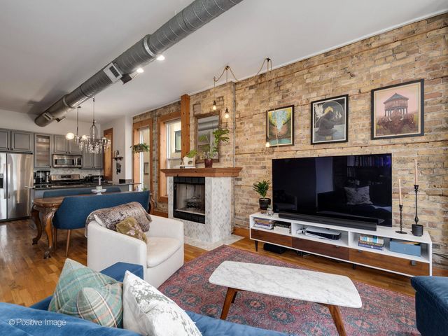 1702 W Erie Street 2, Chicago, IL 60622