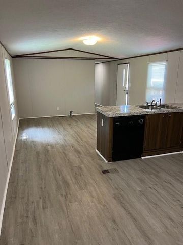 16889 Interstate 45 North N, Willis, TX 77318