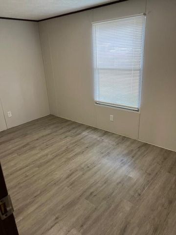 16889 Interstate 45 North N, Willis, TX 77318