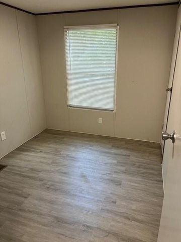 16889 Interstate 45 North N, Willis, TX 77318