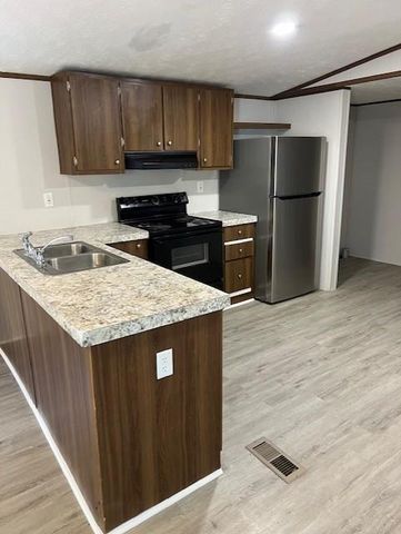 16889 Interstate 45 North N, Willis, TX 77318
