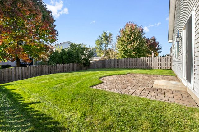 1830 S FALLBROOK Drive 1830, Round Lake, IL 60073