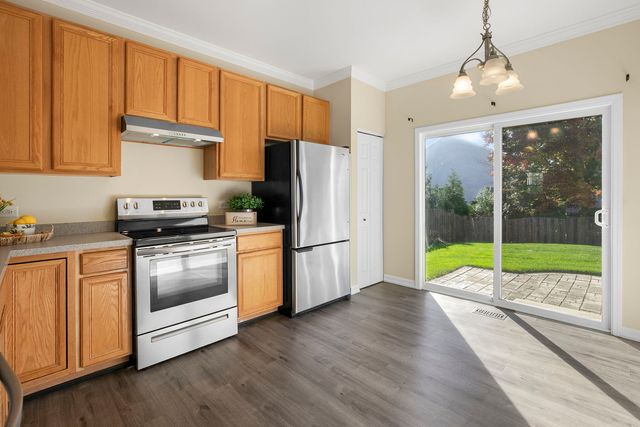 1830 S FALLBROOK Drive 1830, Round Lake, IL 60073
